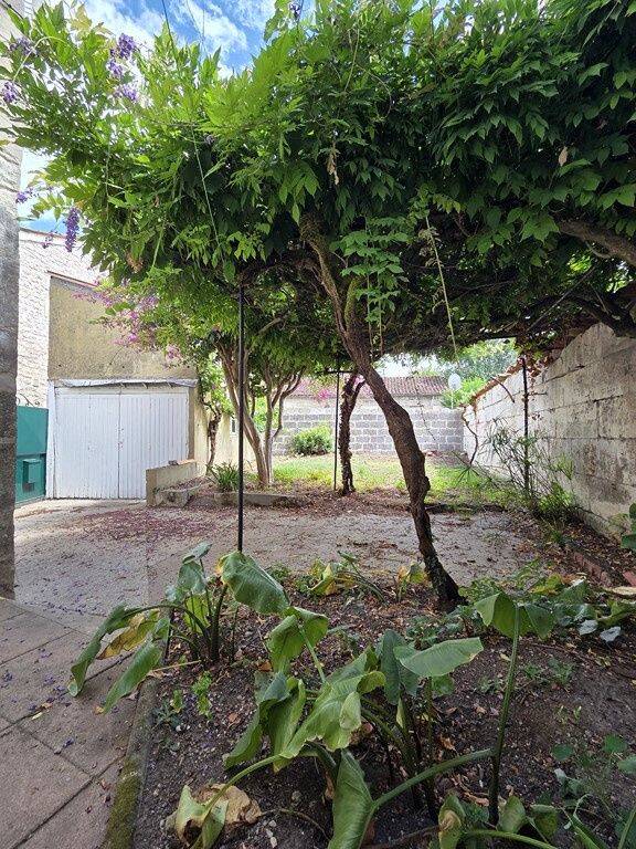 Maison 3 pièces 76 m² · à Saintes · 76,3 m² · 820 €/mois