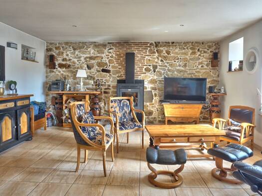 Maison à vendre 332 000 € 7 pièces 4 chambres 162 m² 3 048 m² de terrain Guingamp 22200