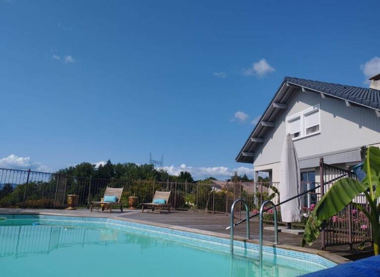 Maison à louer 2 750 € 6 pièces 5<br/>chambres 130 m²<br/>superficie Quintal 74600