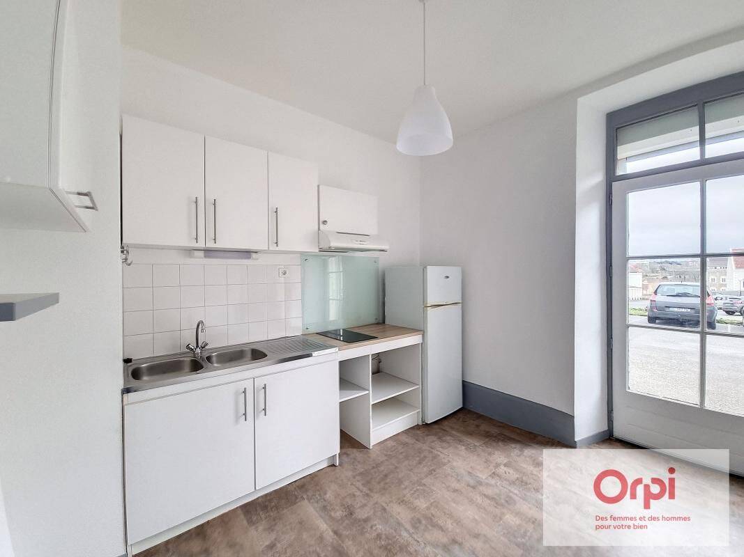 Appartement 3 pièces 60 m² · à Montluçon · 59,6 m² · 450 €