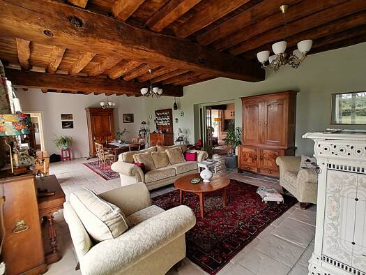 Maison à vendre 434 000 € 8 pièces 5 chambres 290 m² 2 769 m² de terrain Maisontiers 79600