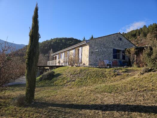 Maison de plain-pied à vendre 398 000 € 1 chambre 180 m² 3 500 m² de terrain Montmaur-en-Diois 26150