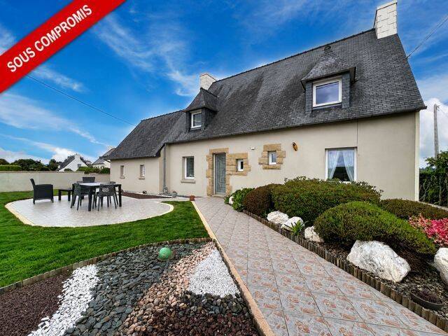 Maison 5 pièces 139 m² · à Lampaul-Guimiliau · 139 m² · 294 000 €