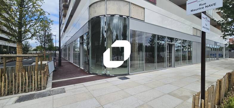 Local commercial à louer 7 050 € 235 m² de surface de vente Rueil Malmaison 92500