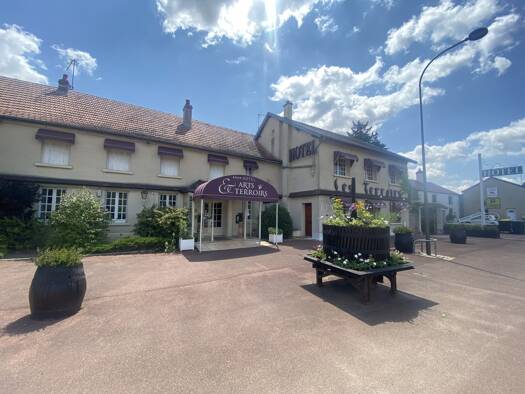 Hôtel particulier à vendre 2 940 000 € 40 pièces 25 chambres 1 062 m² 2 662 m² de terrain Grangier Dijon 21000