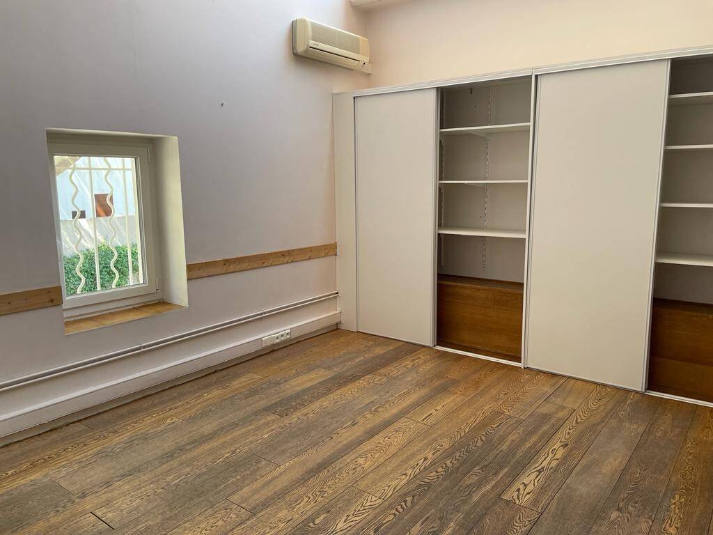 Appartement 6 pièces 130 m² · à Nîmes · 130 m² · 1 400 €/mois