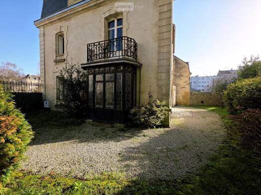 Local commercial à vendre 1 138 500 € 247 m² de surface de vente Vannes 56000