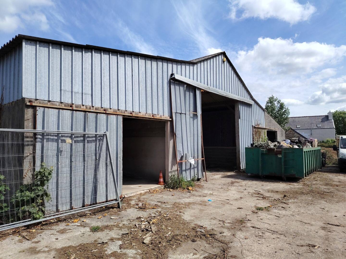Maison 1 pièce 450 m² · à Plounéventer · 450 m² · 115 000 €