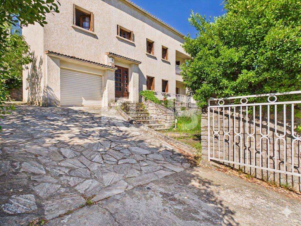 Maison 6 pièces 242 m² · à Corte · 242 m² · 460 000 €