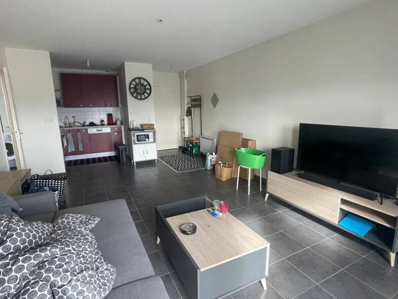 Appartement à louer 550 € 2 pièces 1 chambre 51 m² Dernier étage, Étage 1/1 Nouveau Centre Livron-sur-Drôme 26250