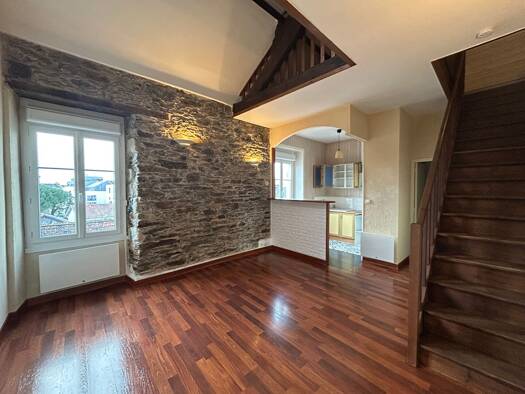 Appartement à louer 682 € 2 pièces 1 chambre 42 m² Étage 3/3 Hauts Pavés Nantes 44000