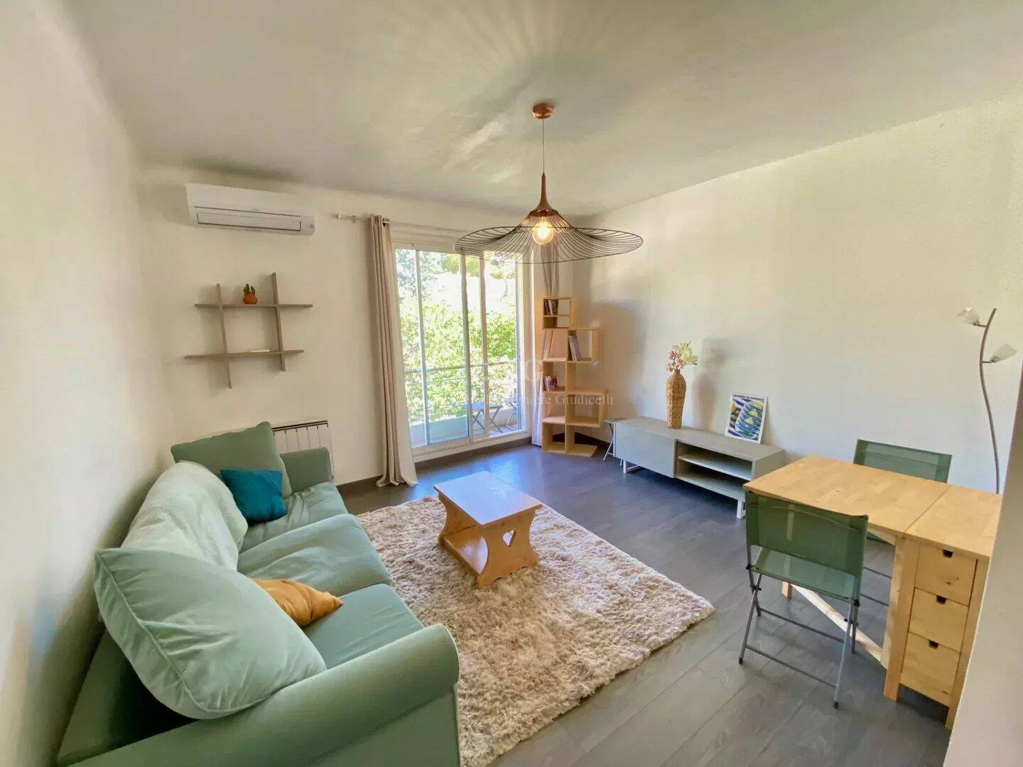 Appartement 2 pièces 57 m² · à Marseille 8ème Arrondissement · 57,2 m² · 270 000 €