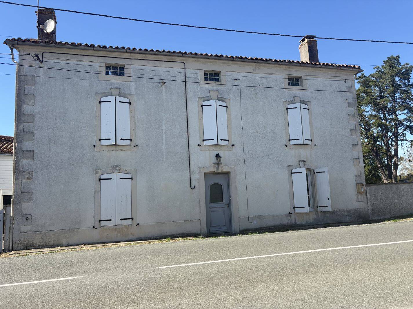 Maison 7 pièces 189 m² · à Coulonges-sur-l'Autize · 189 m² · 142 000 €