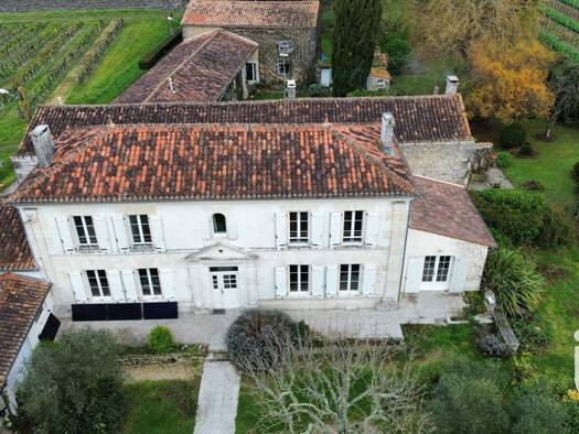 Villa à vendre 372 000 € 8 pièces 4 chambres 298 m² 2 494 m² de terrain Sainte-Sévère 16200