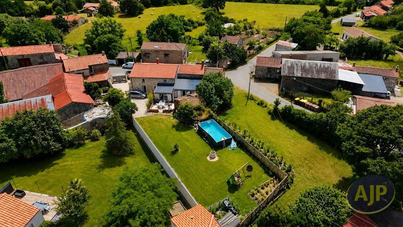 Maison 12 pièces 231 m² · à Legé · 231,4 m² · 359 990 €