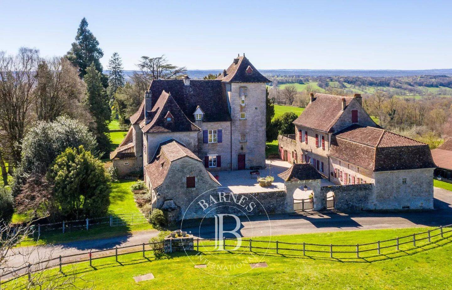Maison 11 pièces 750 m² · à Rocamadour · 750 m² · 998 000 €