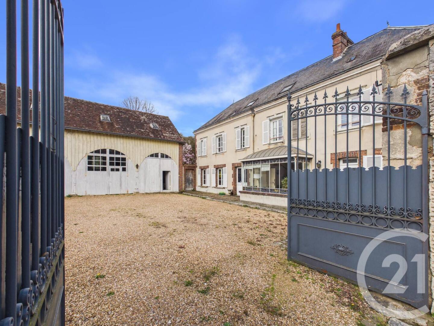 Maison 8 pièces 246 m² · à Chartres · 246,1 m² · 435 000 €