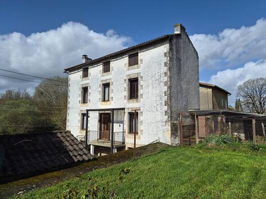 Maison à vendre 147 000 € 5 pièces 3 chambres 134 m² 761 m² de terrain Vivonne 86370