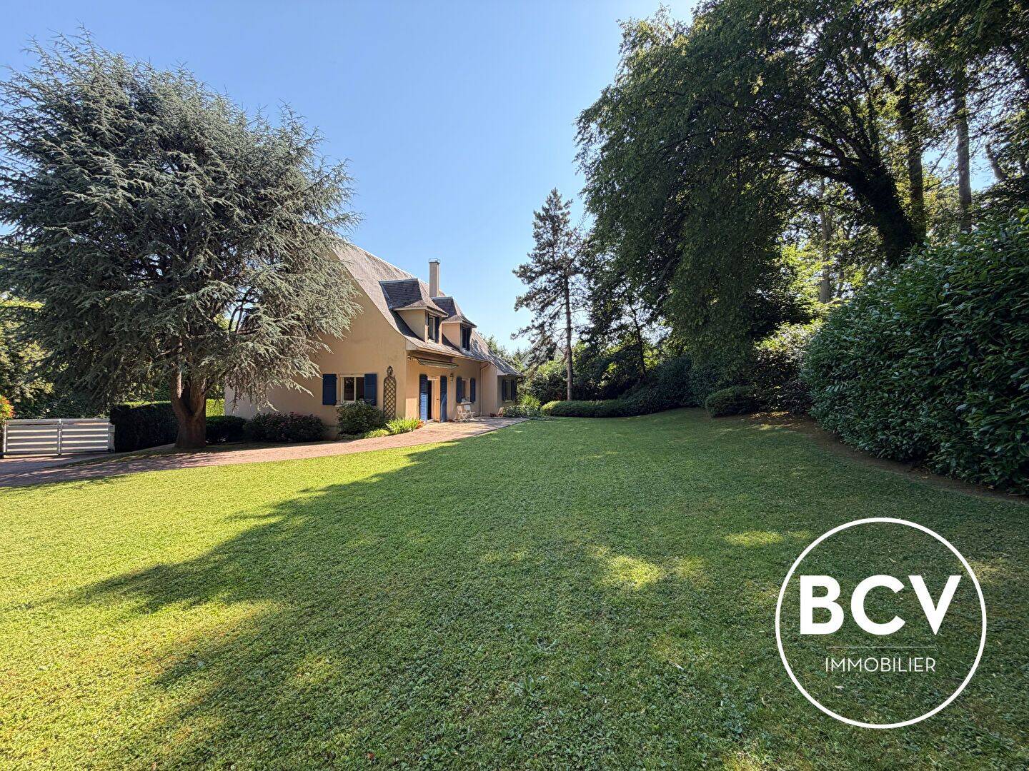 Maison 7 pièces 221 m² · à Luisant · 221 m² · 550 000 €