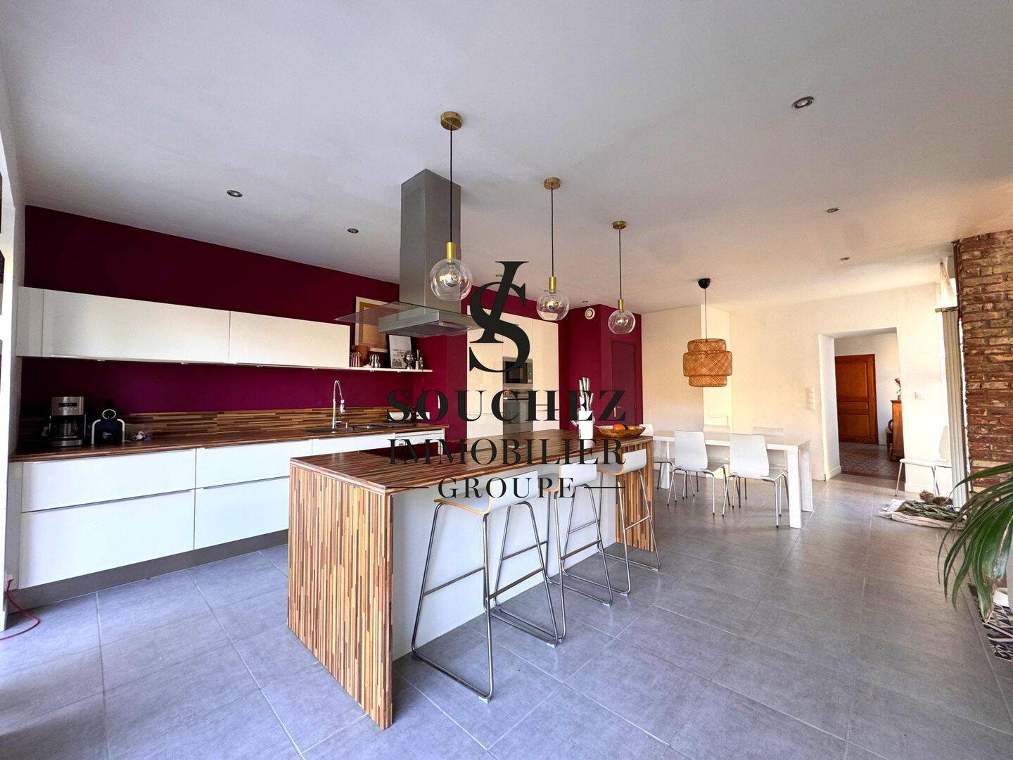 Maison 8 pièces 250 m² · à Frévin-Capelle · 250 m² · 483 000 €