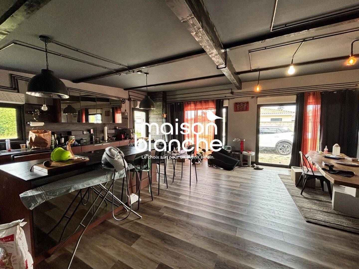 Maison 7 pièces 187 m² · à Coutras · 187 m² · 299 000 €