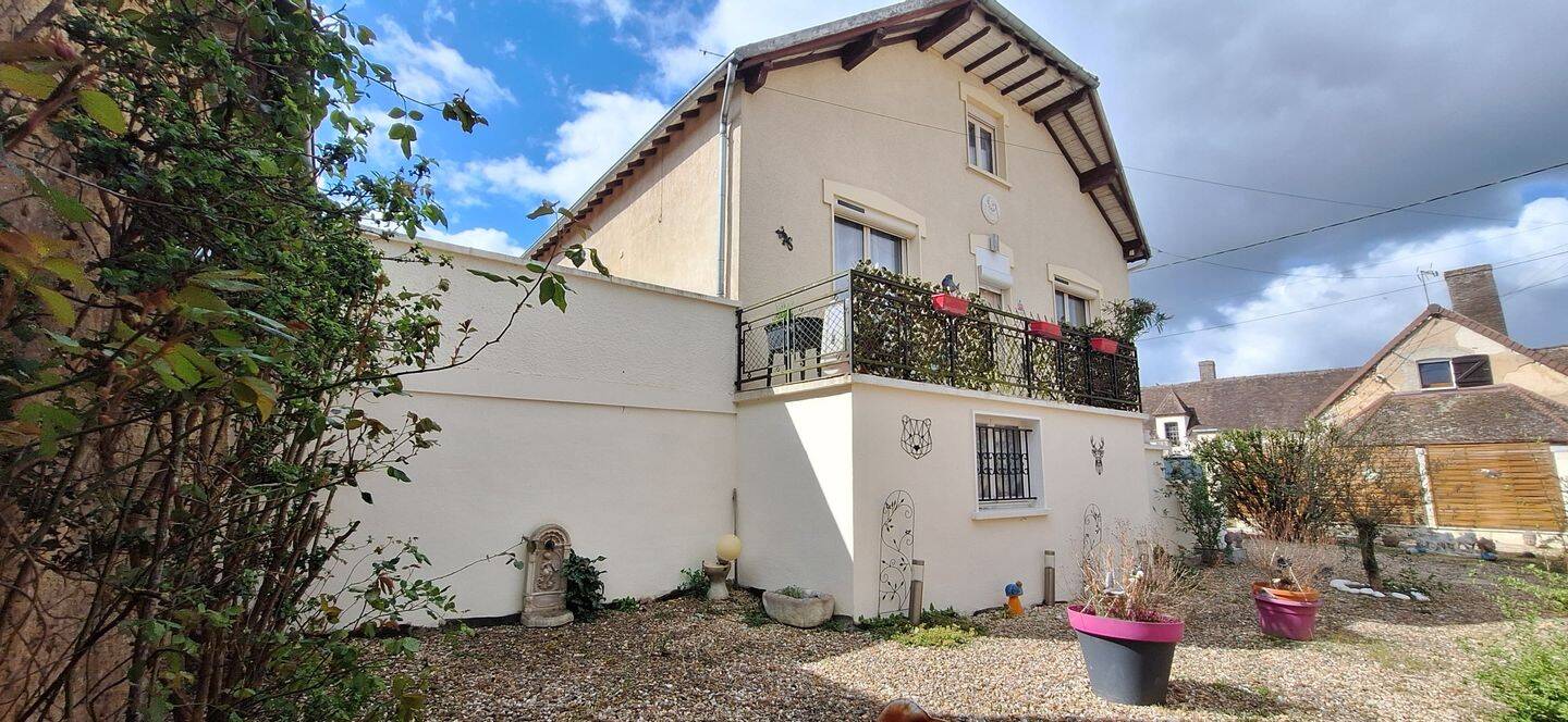 Maison 6 pièces 112 m² · à Les Sièges · 112 m² · 162 000 €