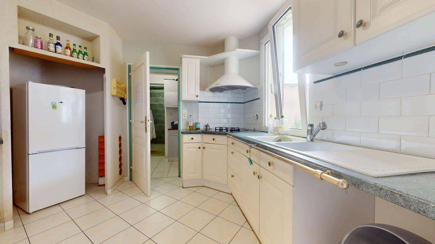 Room in Rue Barra, Angers for 163 m² with 4 bedrooms - Colocatio — 9