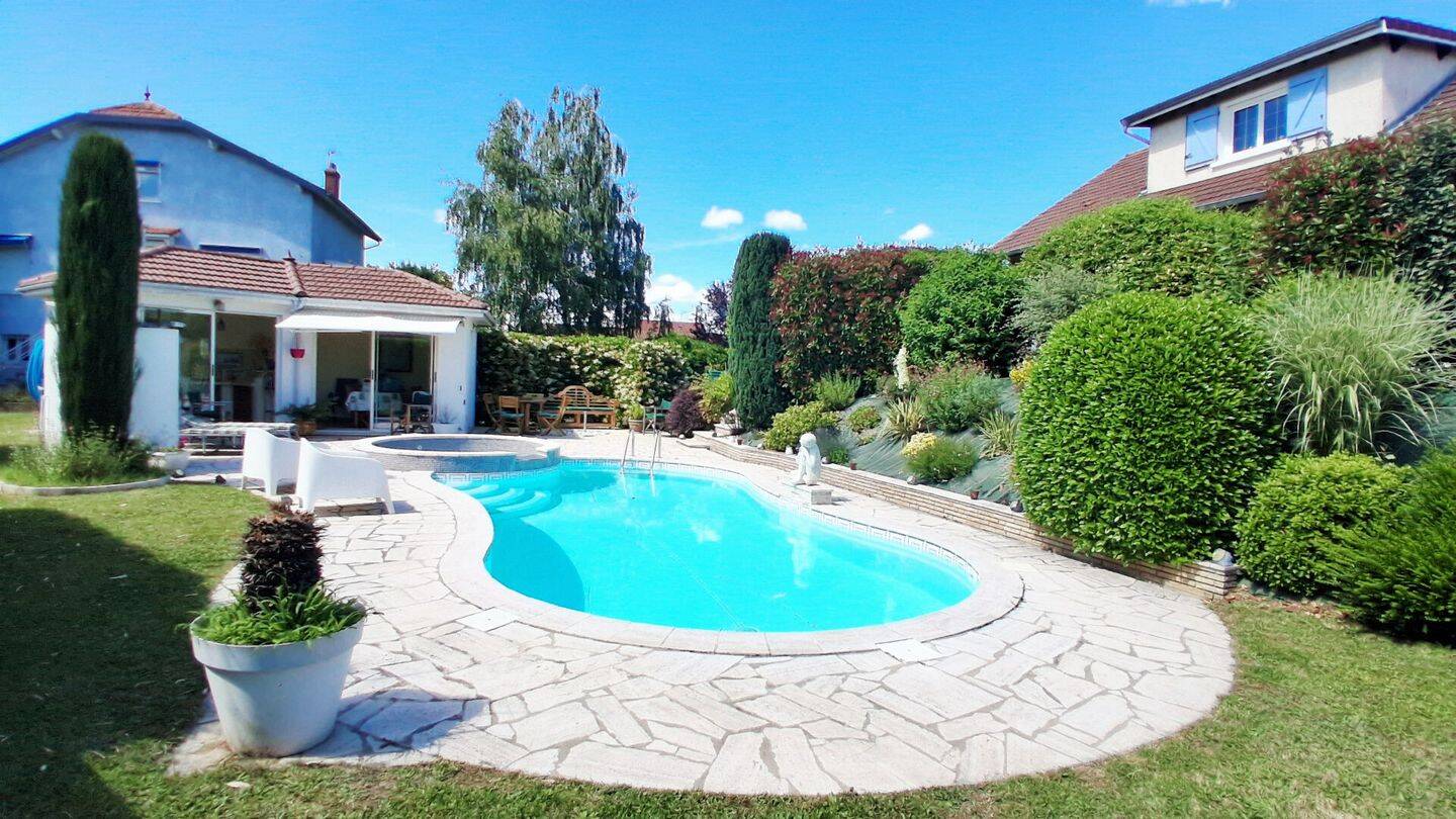 Maison 6 pièces 182 m² · à Saint-Just-Saint-Rambert · 182 m² · 467 000 €