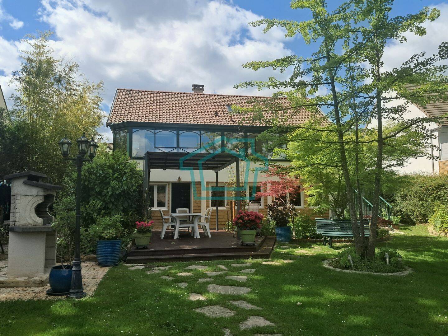 Maison 7 pièces 159 m² · à Montfort-l'Amaury · 159 m² · 489 000 €