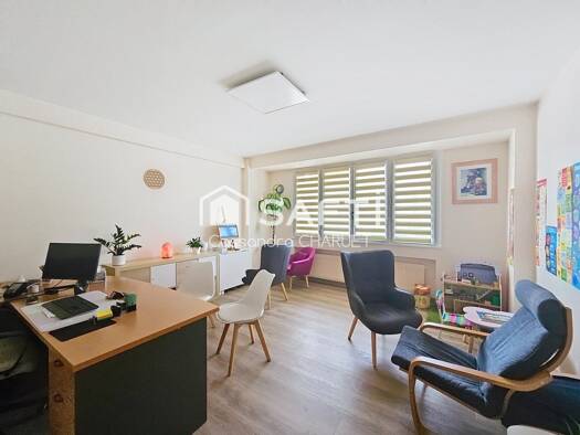 Appartement à vendre 180 000 € 3 pièces 2 chambres 77 m² Étage 1/6 Centre Ville Saint-Priest 69800