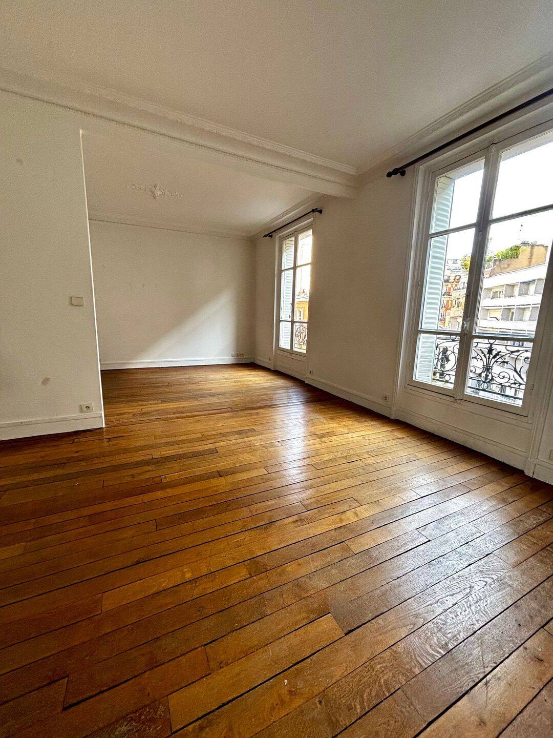 Appartement 2 pièces 57 m² · à Paris 18ème Arrondissement · 57 m² · 1 699 €