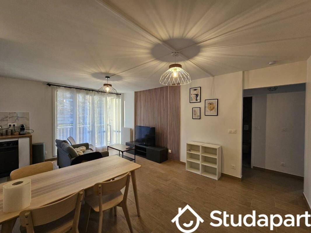 1 pièce 10 m² · à Le Bourget · 10 m² · 587 €/mois