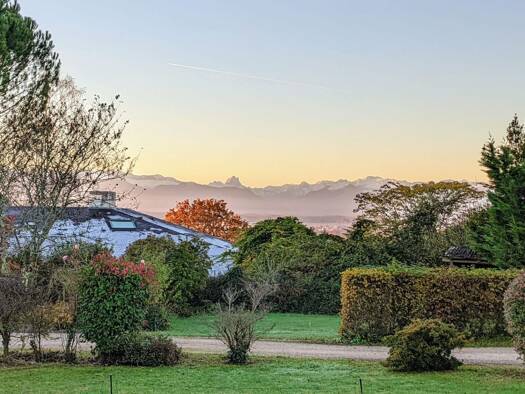 Maison à vendre 449 000 € 6 pièces 4 chambres 2 000 m² de terrain Montardon 64121