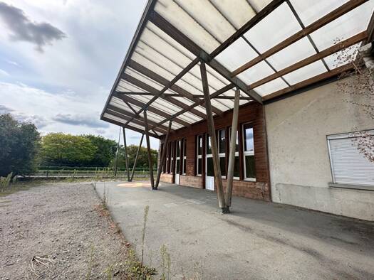 Local d'activités à vendre 422 000 € 223 m² d'espace de stockage Sainte Radegonde Tours 37000