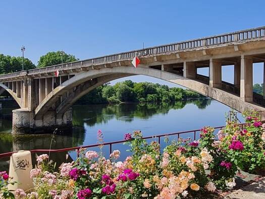 Maison à louer 750 € 5 pièces 4 chambres 90 m² Castillon-la-Bataille 33350