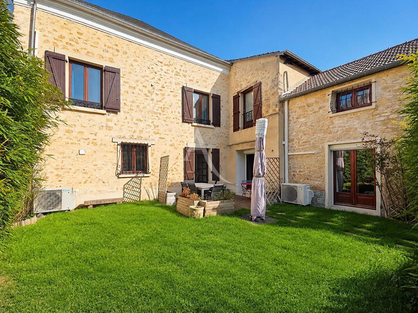 Maison 6 pièces 142 m² · à Oinville-sur-Montcient · 142 m² · 299 000 €