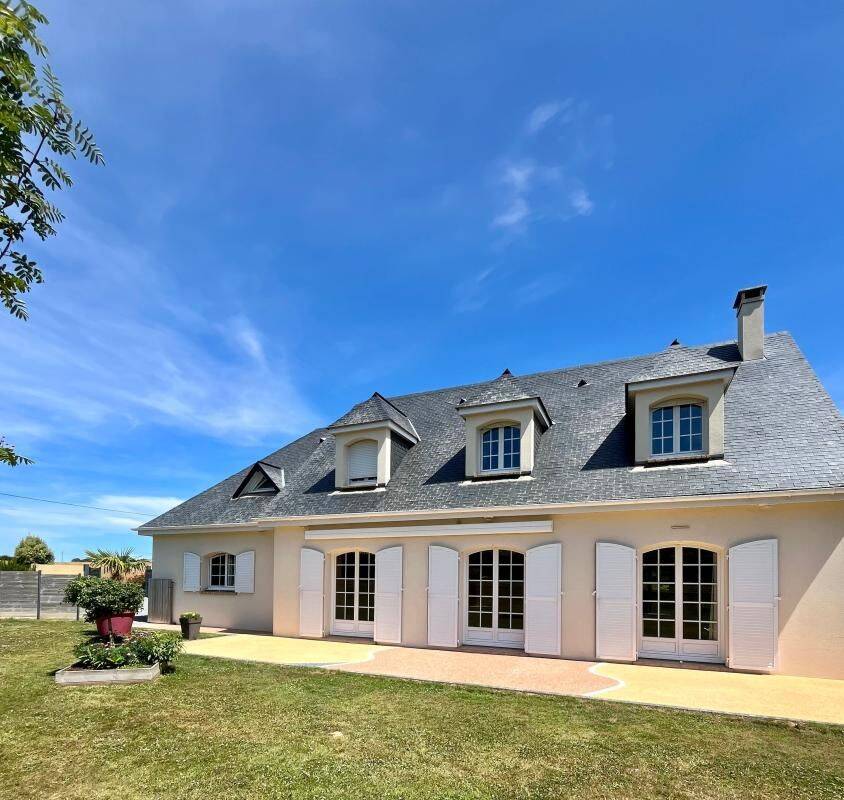 Maison 6 pièces 149 m² · à Saint-Jouin-Bruneval · 148,6 m² · 1 500 €