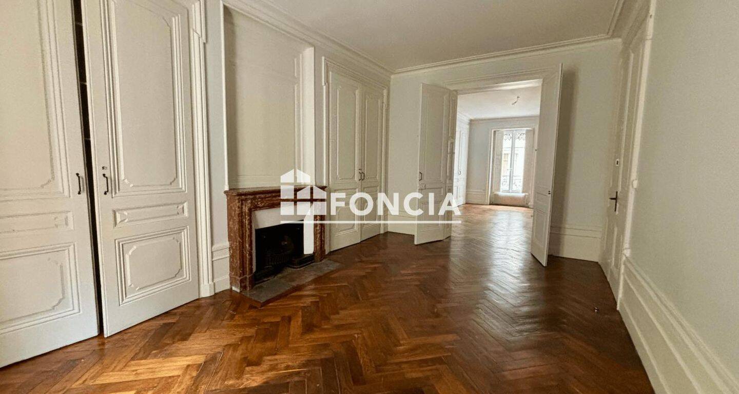 Appartement 5 pièces 100 m² · à Lyon 2ème Arrondissement · 100,5 m² · 1 607 €/mois