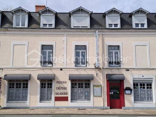 Local d'activités à vendre 220 000 € 650 m² d'espace de stockage Nord Le Lude 72800