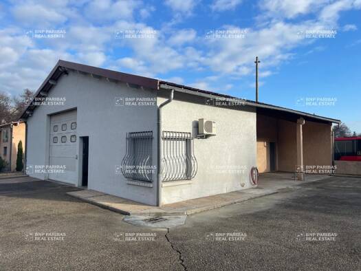 Local d'activités à louer 1 701 € 157 m² d'espace de stockage Thurins 69510