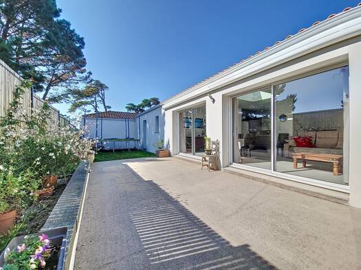 Maison de plain-pied à vendre 451 500 € 5 pièces 3 chambres 121 m² 380 m² de terrain Saint-Michel-Chef-Chef 44730