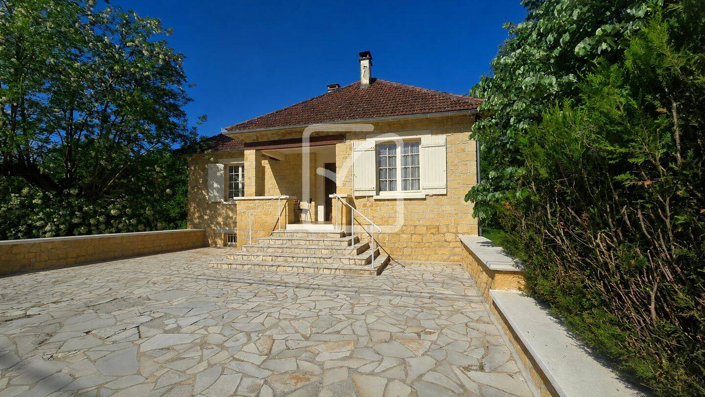 Maison 4 chambres avec sous-sol complet sur 2 600 m2 de terr