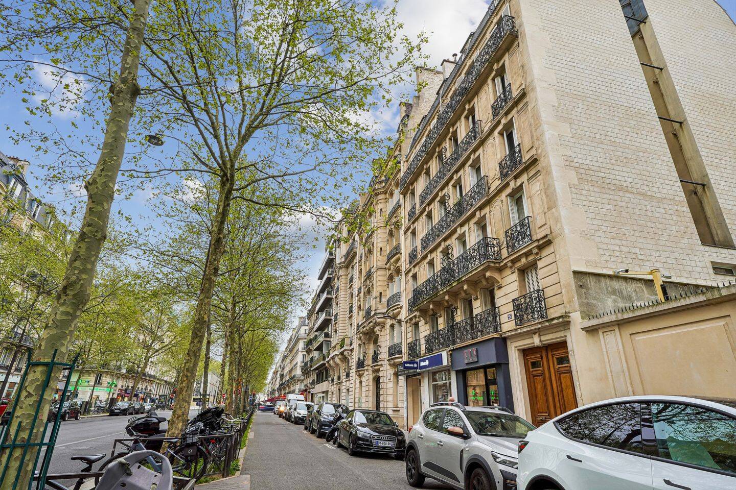 Appartement 3 pièces 70 m² · à Paris 7ème Arrondissement · 70,1 m² · 1 100 000 €
