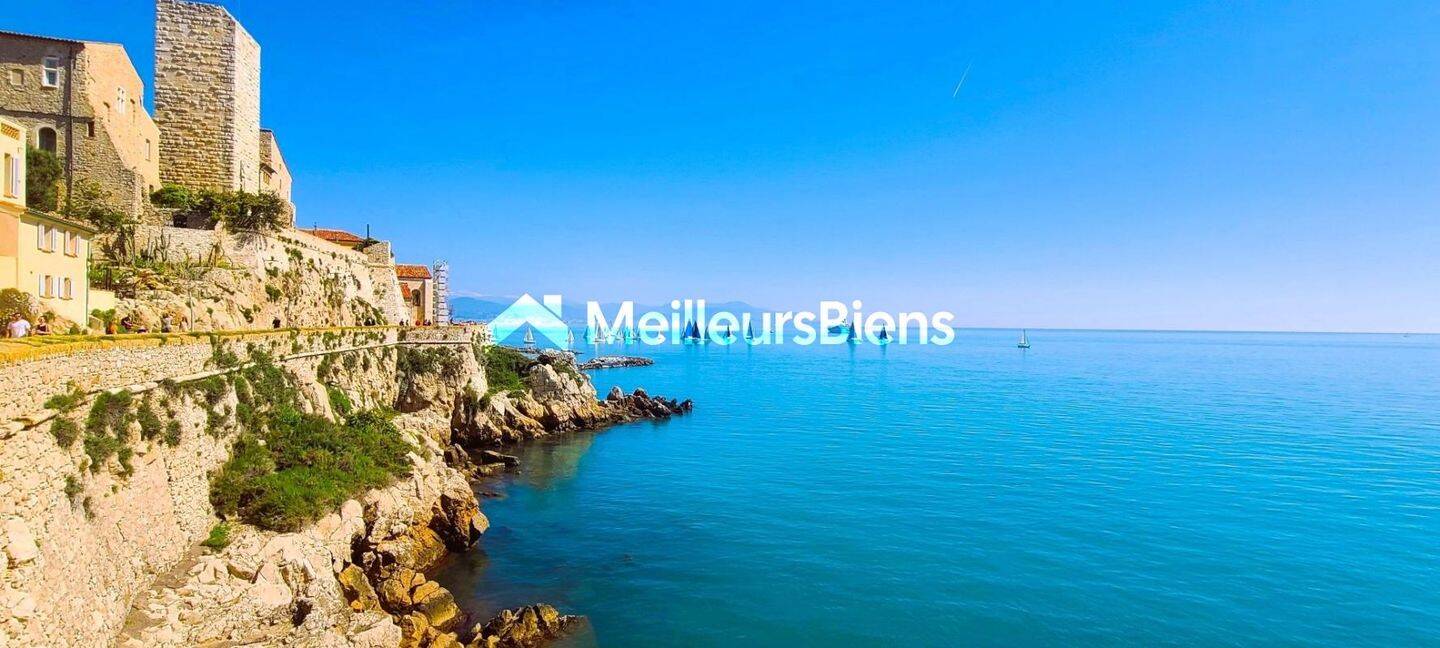 Appartement 3 pièces 80 m² · à Antibes · 80 m² · 3 000 €