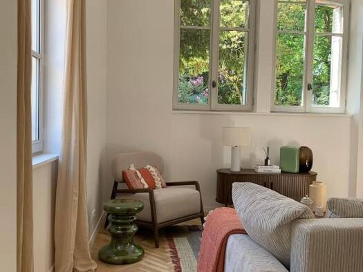 Duplex à louer 3 690 € 6 pièces 5 chambres 142 m² RDC Montreuil Versailles 78000