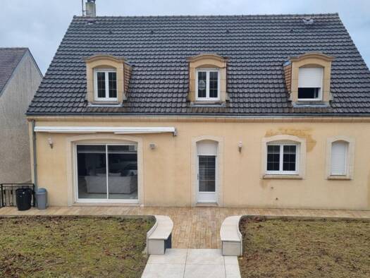 Maison à vendre 367 500 € 8 pièces 5 chambres 224 m² 445 m² de terrain Bruyères Le Mans 72100