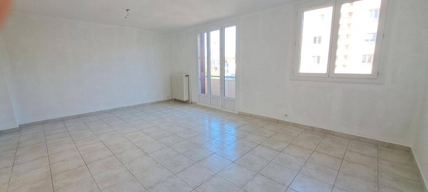 Appartement 4 pièces 62 m² · à Le Pont-de-Claix · 62 m² · 745 €