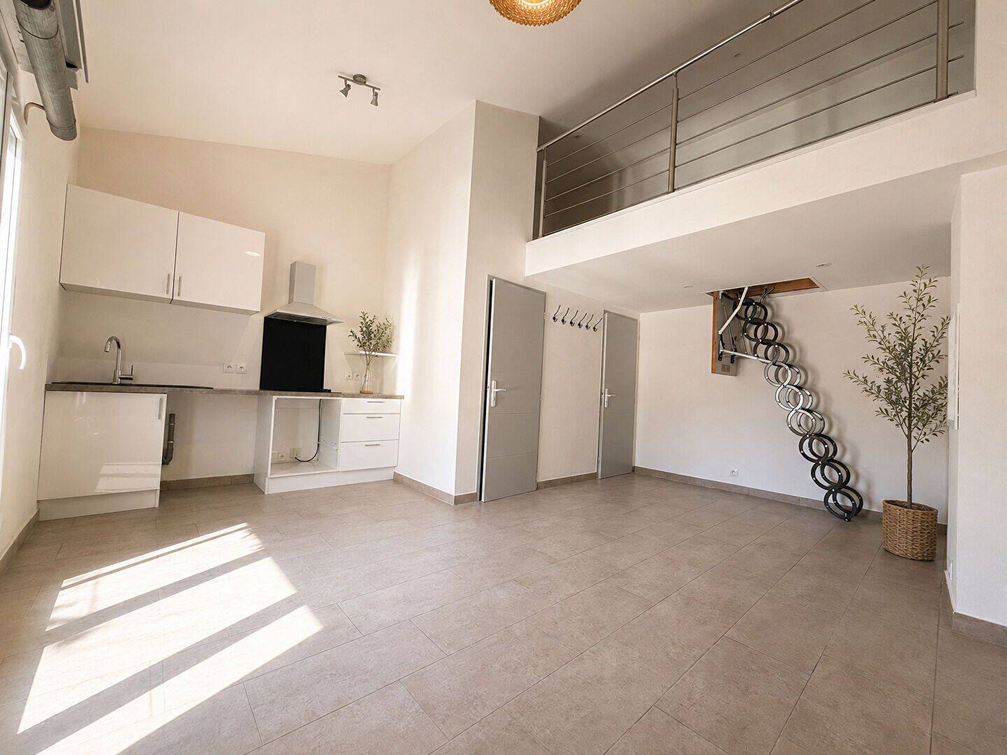 Appartement 2 pièces 46 m² · à Simiane-Collongue · 46 m² · 895 €