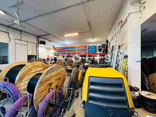 Local d'activités à louer 7 979 € 571 m² d'espace de stockage Alouettes Fontenay-sous-Bois 94120