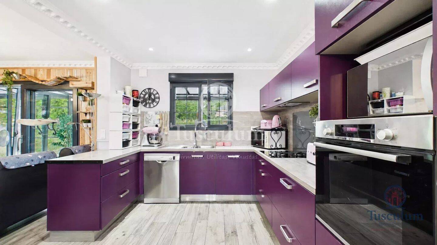 Maison 1 pièce 146 m² · à Russange · 146 m² · 619 000 €